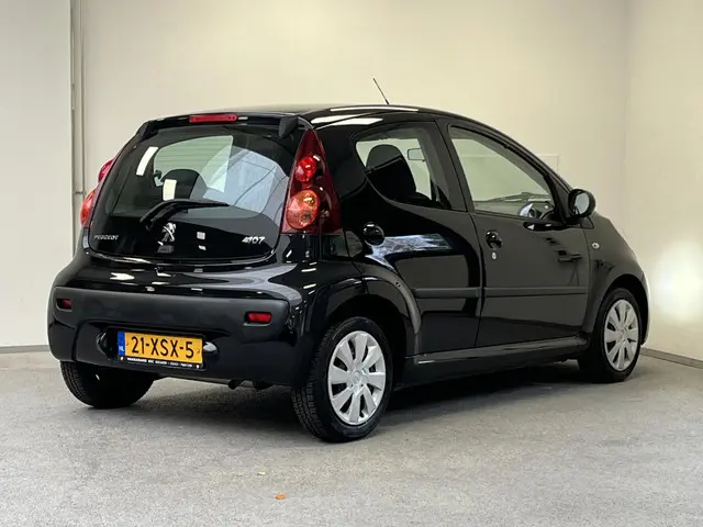 Peugeot 107 1.0 Active 2012 Benzine 6