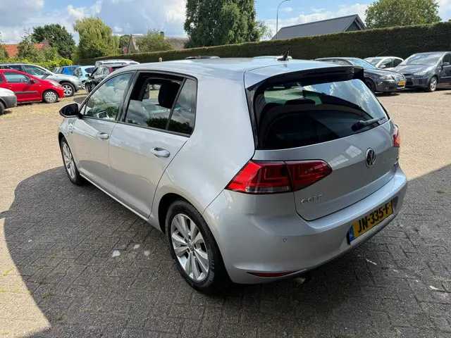 Volkswagen Golf 2