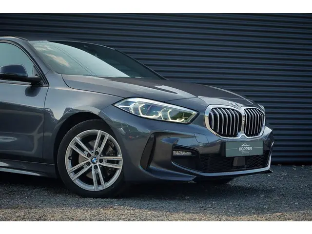 BMW 1 Serie 118i High Executive 2021 Benzine 38