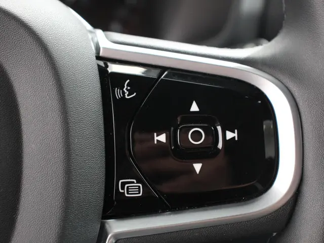 Volvo V60 2.0 B4 R-Design 2022 Benzine 16