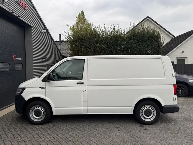 Volkswagen Transporter 2.0 TDI L1H1 2016 Diesel 7