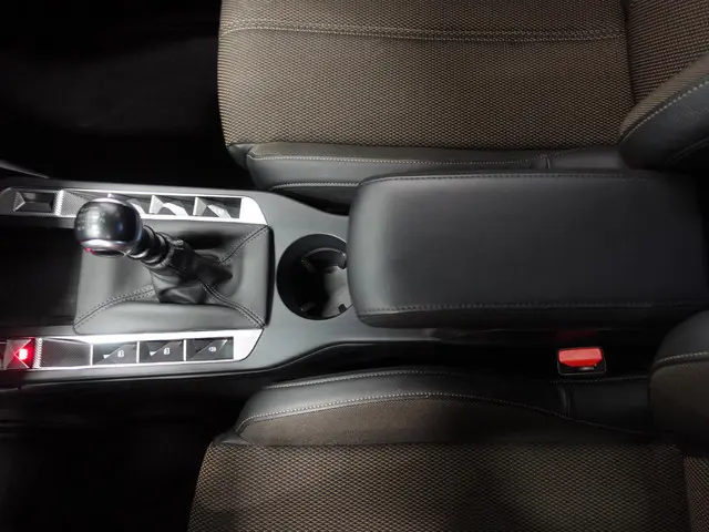DS DS 3 Crossback 1.2 PureTech Business 2019 Benzine 23