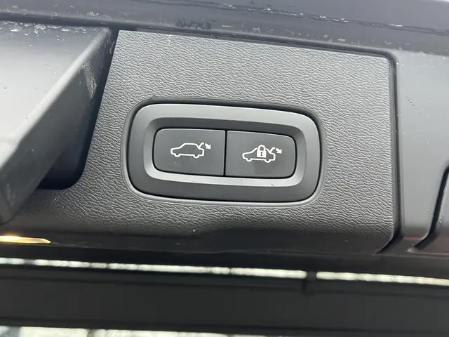 Volvo XC60 2.0 B4 R-Design 2021 Benzine 11