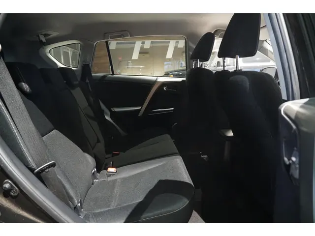 Toyota RAV4 2.2D Style 4WD 2015 Diesel 28