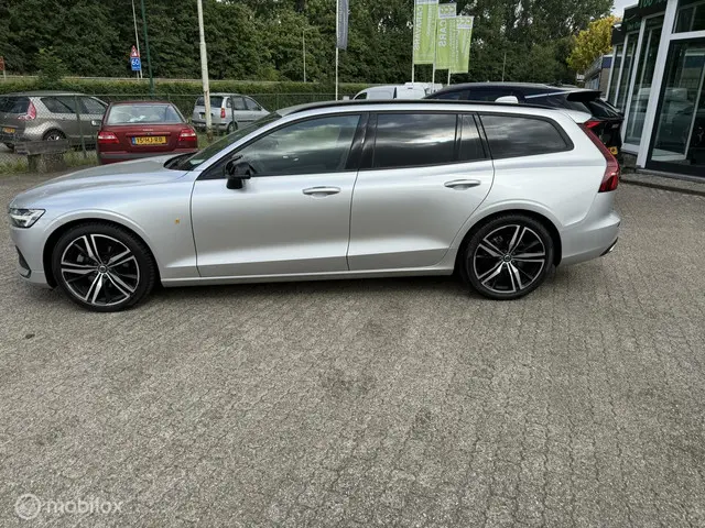 Volvo V60 2.0 B3 R-Design 2021 2021 Benzine 12