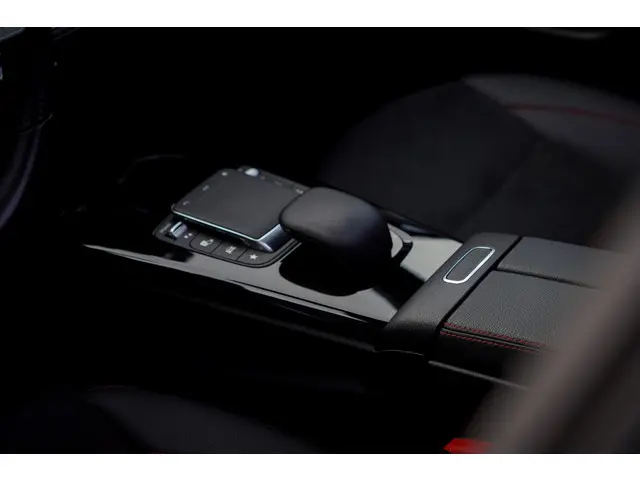 Mercedes-Benz CLA 250 e AMG Line 2023 Hybride Benzine 43