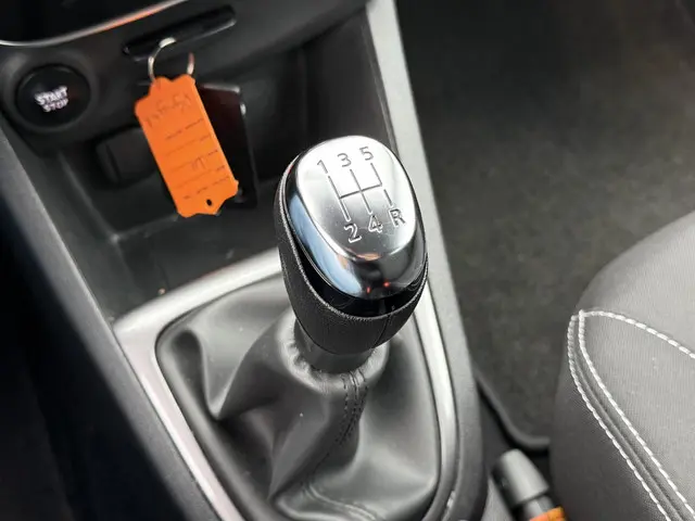 Renault Clio 0.9 TCe Limited 2017 Benzine 23