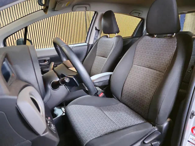 Toyota Yaris 1.3 VVT-i Aspiration 2013 Benzine 16