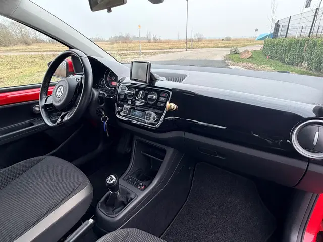 Volkswagen up! 1.0 high up! BlueMotion 2015 Benzine 18