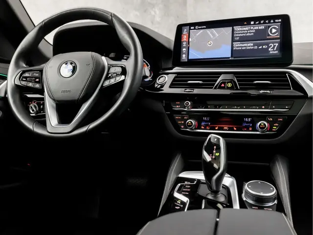 BMW 5 Serie Touring 530i xDrive M Sport 2023 Benzine 7