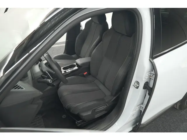 Peugeot 2008 PureTech 130 EAT8 GT 2024 Benzine 29