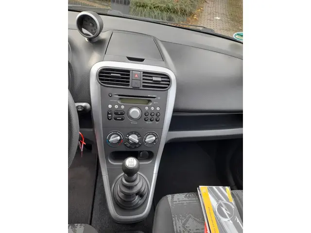 Opel Agila 1.0 Berlin 2013 Benzine 2