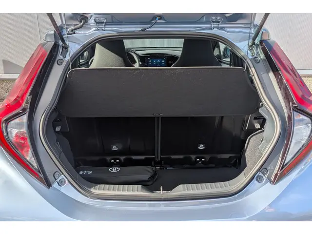 Toyota Aygo X Hybrid 115 play 2026 Hybride Benzine 9