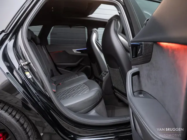 Audi A4 Avant 40 TFSI quattro S-Line 2024 Benzine 23