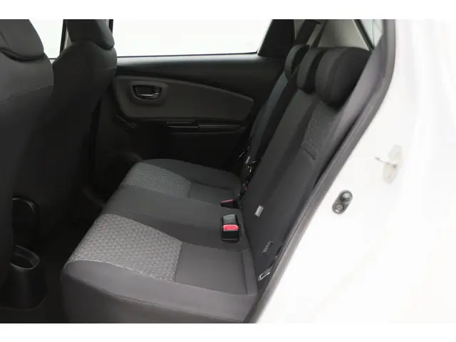 Toyota Yaris 1.3 VVT-i Lounge 2015 Benzine 13