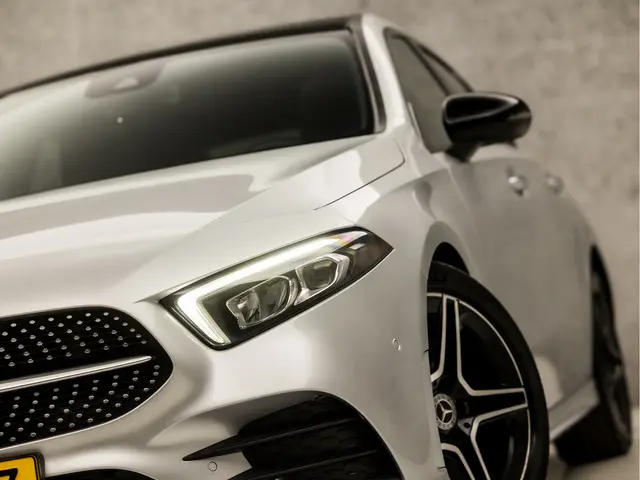 Mercedes-Benz A-Klasse 180 AMG Sport 2019 Benzine 19