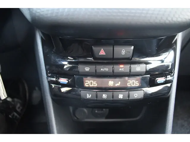 Peugeot 2008 1.2 PureTech Allure Carplay 2018 Benzine 17