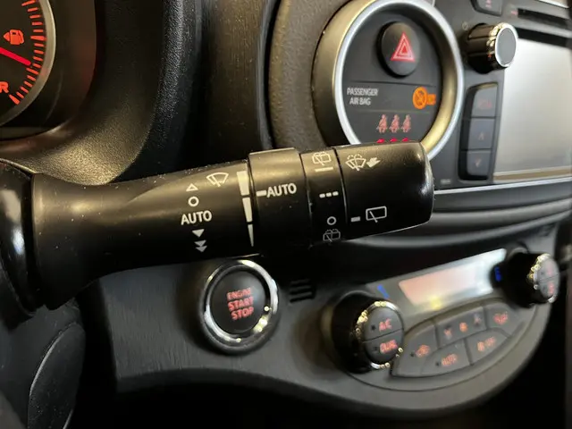 Toyota Yaris 1.3 VVT-i Dynamic 2014 Benzine 13