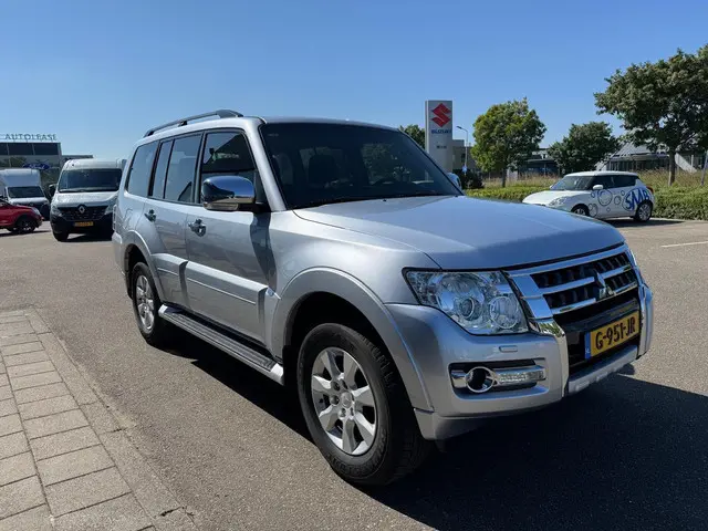 Mitsubishi Pajero 3.5 DI- Instyle 2016 Benzine 5