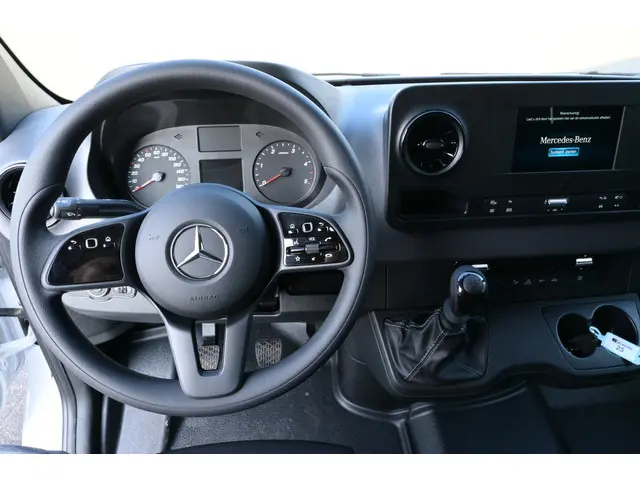 Mercedes-Benz Sprinter 317 CDI L2H2 2024 Diesel 15