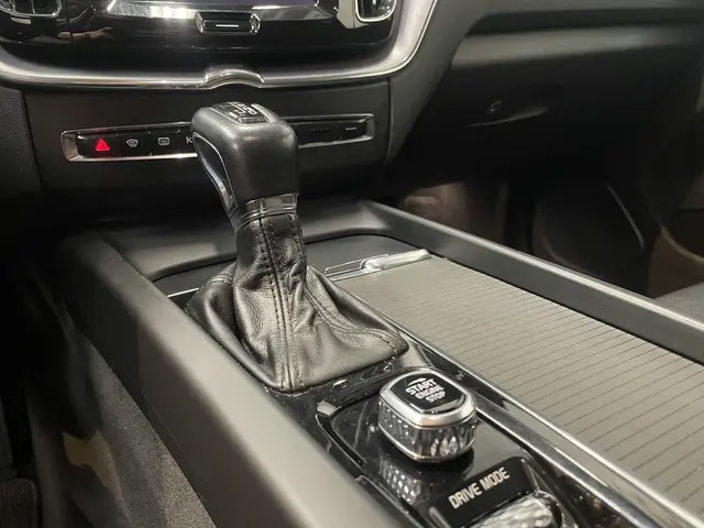 Volvo XC60 2.0 T5 250pk AUT8 AWD Momentum 2018 Benzine 8