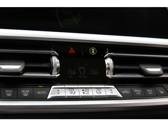 BMW 3 Serie 330i High Executive 2019 Benzine 37