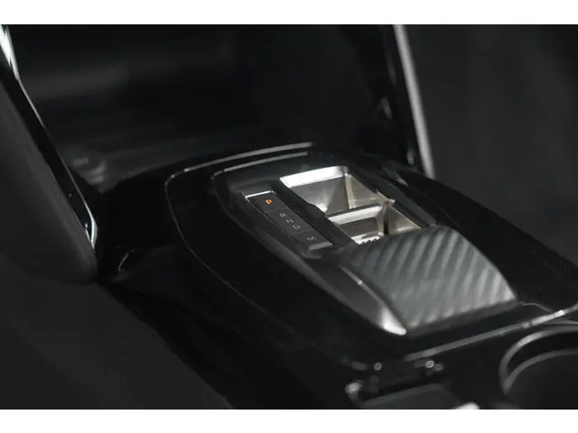 Peugeot 2008 Hybrid 136 e-DSC6 GT 2024 Hybride Benzine 50