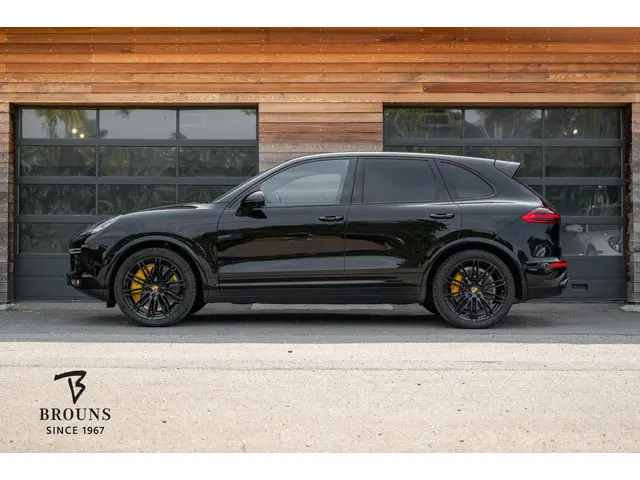 Porsche Cayenne 2