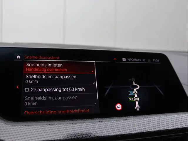 BMW 1 Serie 118i Business Edition 2022 Benzine 38