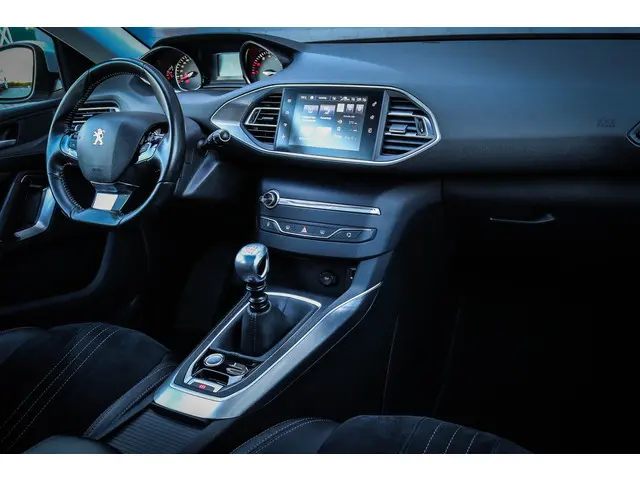 Peugeot 308 SW 1.2 e-THP Première 2015 Benzine 6
