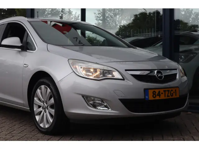 Opel Astra Sports Tourer 1.4 Turbo Cosmo 2012 Benzine 28