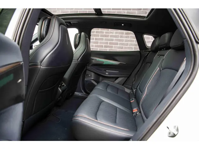 Lynk & Co 08 1.5 More 2026 Hybride Benzine 8