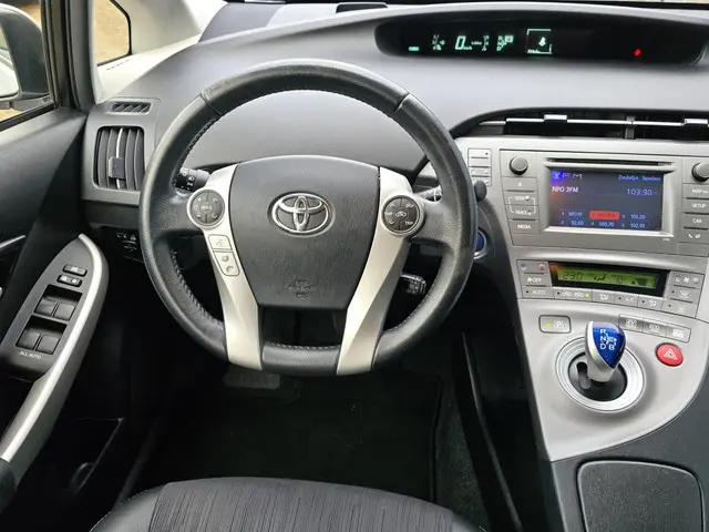 Toyota Prius 1.8 Business 2015 Hybride Benzine 17