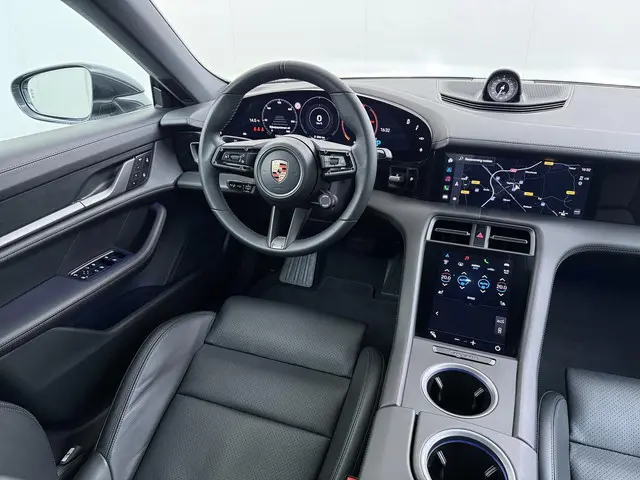 Porsche Taycan Performance 84 kWh 2024 Elektrisch 27