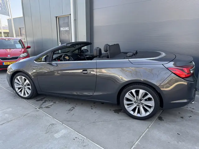 Opel Cascada 1.4 Turbo 140pk H6 ecoFLEX Cosmo 2015 Benzine 8