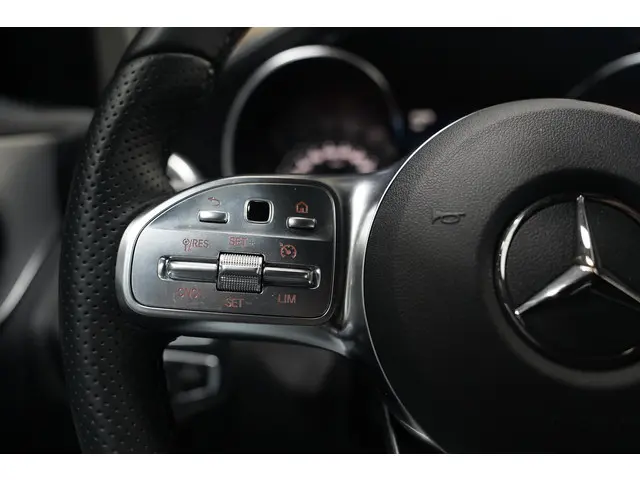 Mercedes-Benz C-Klasse Cabrio 180 AMG Line 2023 Benzine 68