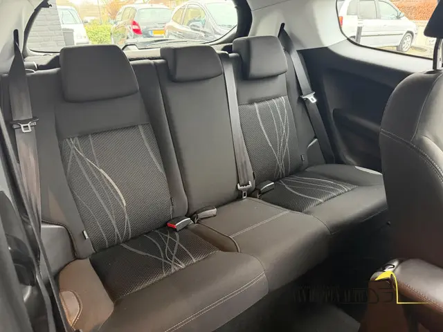 Peugeot 208 1.2 VTi Envy / apk 12-2026 2013 Benzine 9