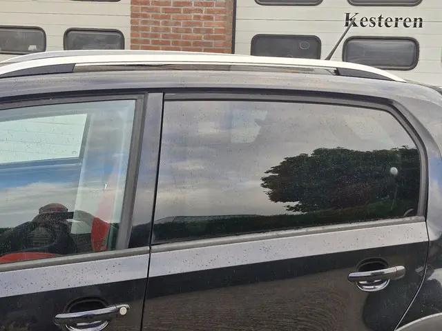 Volkswagen up! 1.0 cross up! BlueM. 2015 Benzine 11