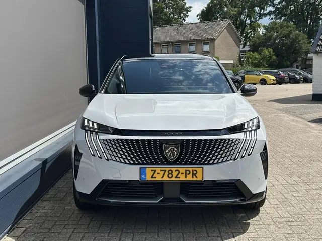 Peugeot e-3008 GT Avantage 210 PK 73 kWh 2024 Elektrisch 2