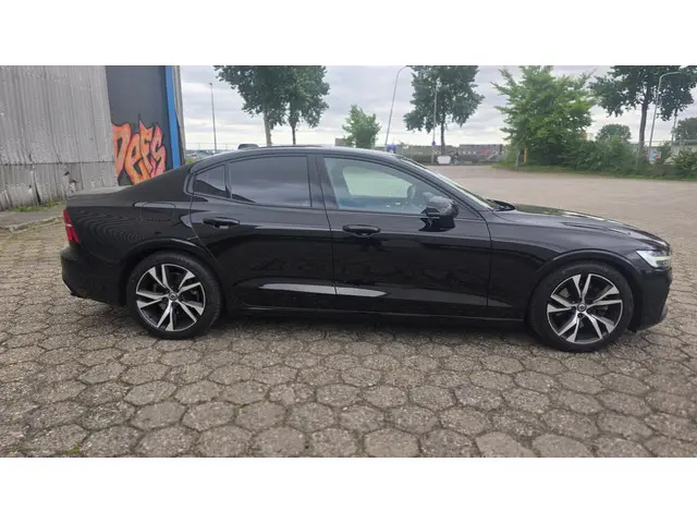 Volvo S60 2.0 T4 R-Design 2020 Benzine 8