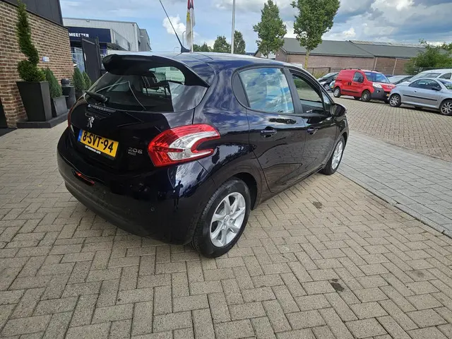 Peugeot 208 1.2 e-VTi Active 2013 Benzine 14