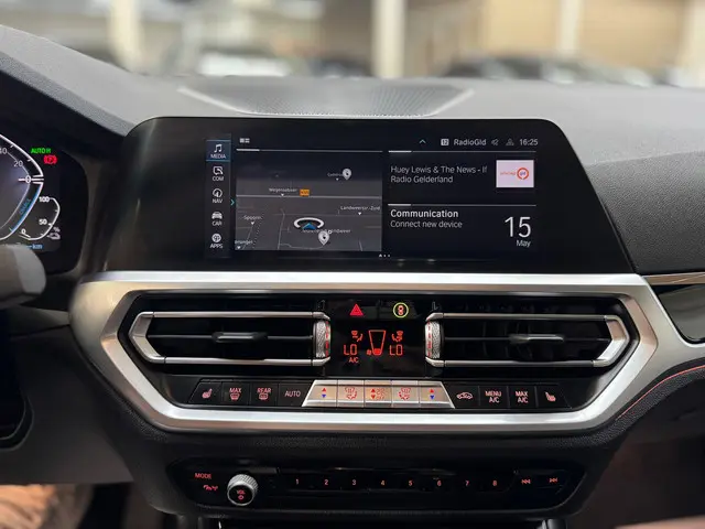 BMW 3 Serie 330e eDrive Edition 2020 Hybride Benzine 16