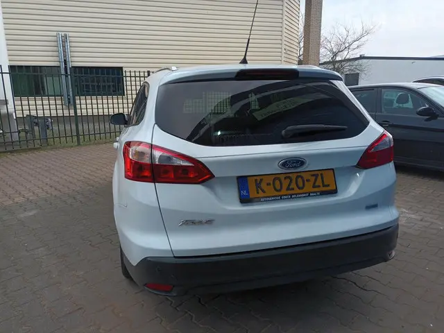 Ford Focus Wagon 1.0 EcoBoost Trend 2013 Benzine 6