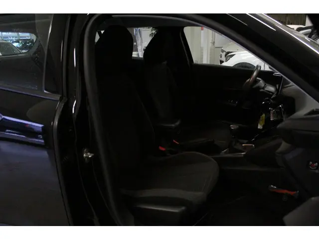 Peugeot 2008 1.5 BlueHDi Blue Lease Active 2021 Diesel 16