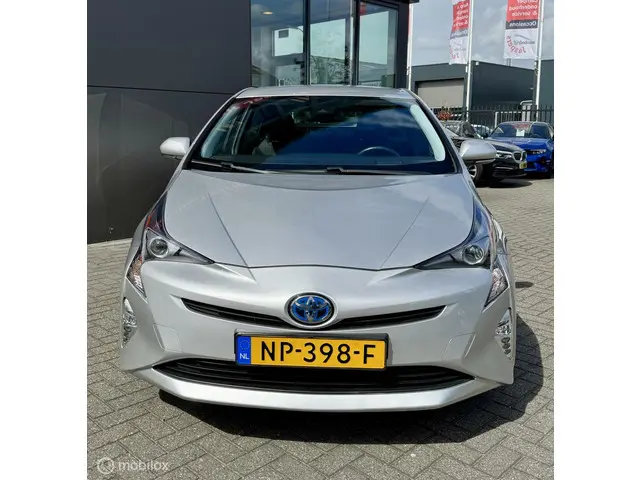 Toyota Prius 1.8 Dynamic 2017 Hybride Benzine 8