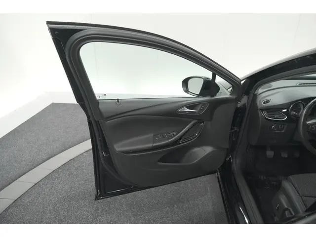 Opel Astra 1.2 Business Edition 2021 Benzine 63