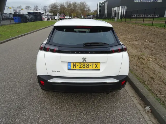 Peugeot 2008 1.2 PureTech Active 2022 Benzine 4