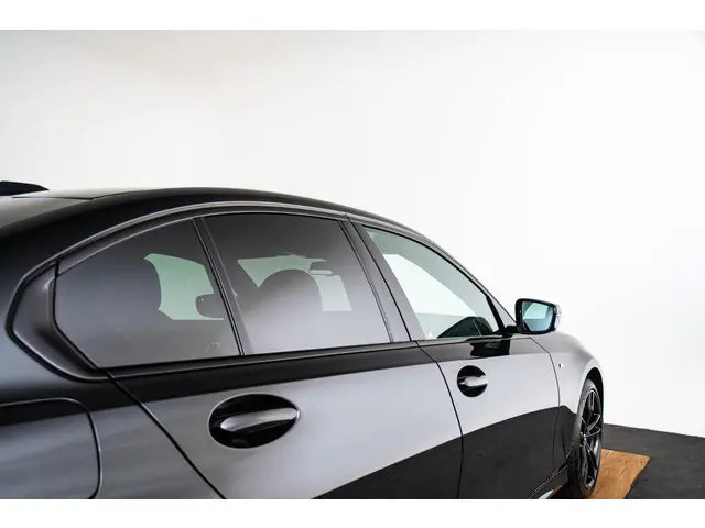 BMW 3 Serie 330e 2024 Hybride Benzine 25