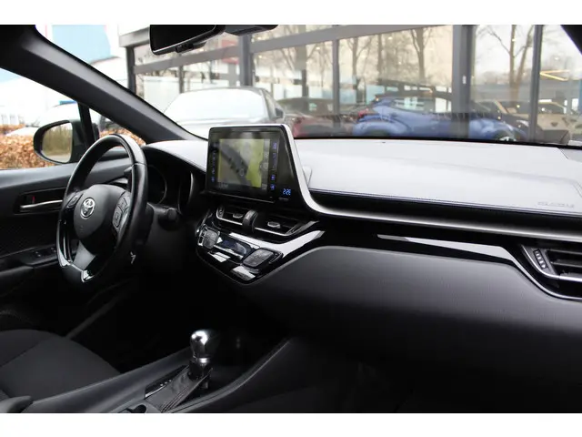 Toyota C-HR 1.8 Hybrid Active 2018 Hybride Benzine 6
