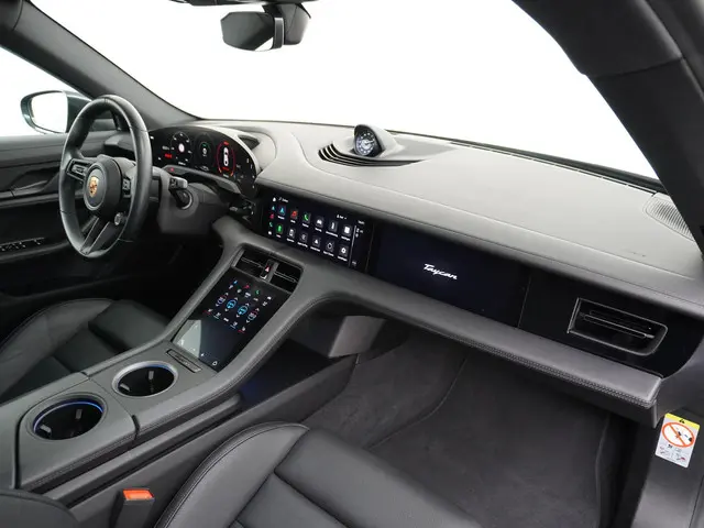Porsche Taycan Performance 84 kWh 2023 Elektrisch 42